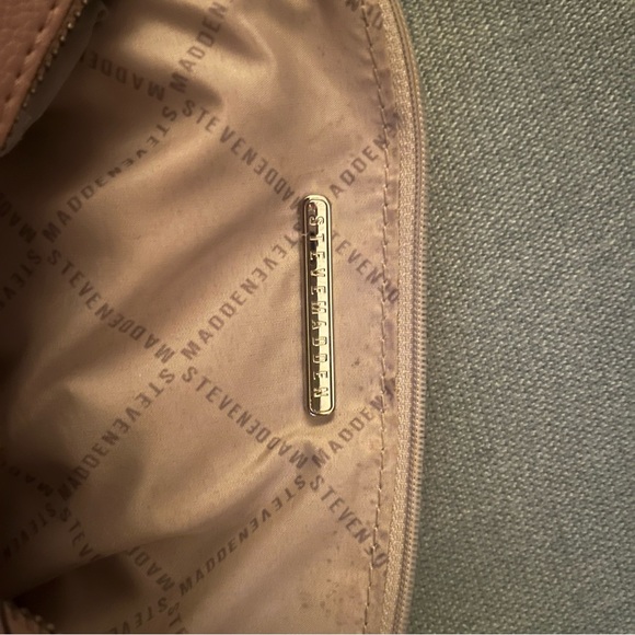 STEVE MADDEN BLUSH CROSSBODY BAG - Picture 3 of 7